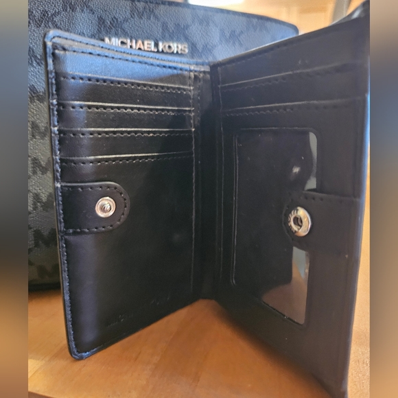 Michael Kors Selma Bag AND Wallet - Picture 5 of 6